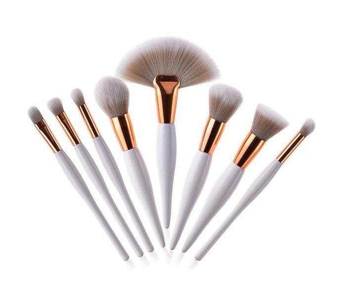 Set de 8 pinceaux de maquillage avec manche noir et tubes argentés - Feebella